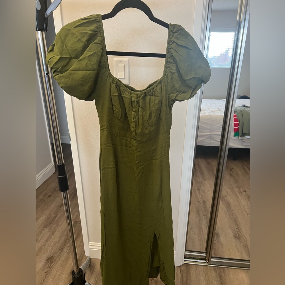 Green dress with puffer sleeves
